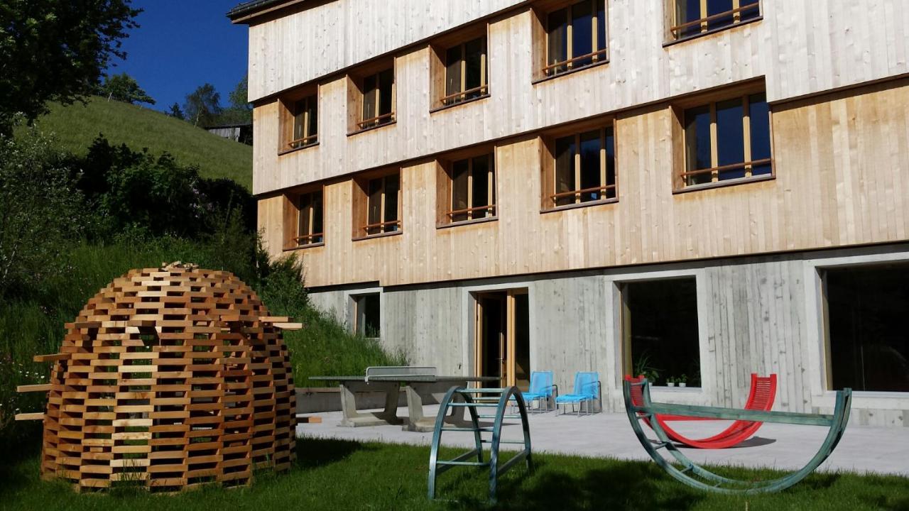 Saanen Gstaad Youth Hostel Exteriör bild