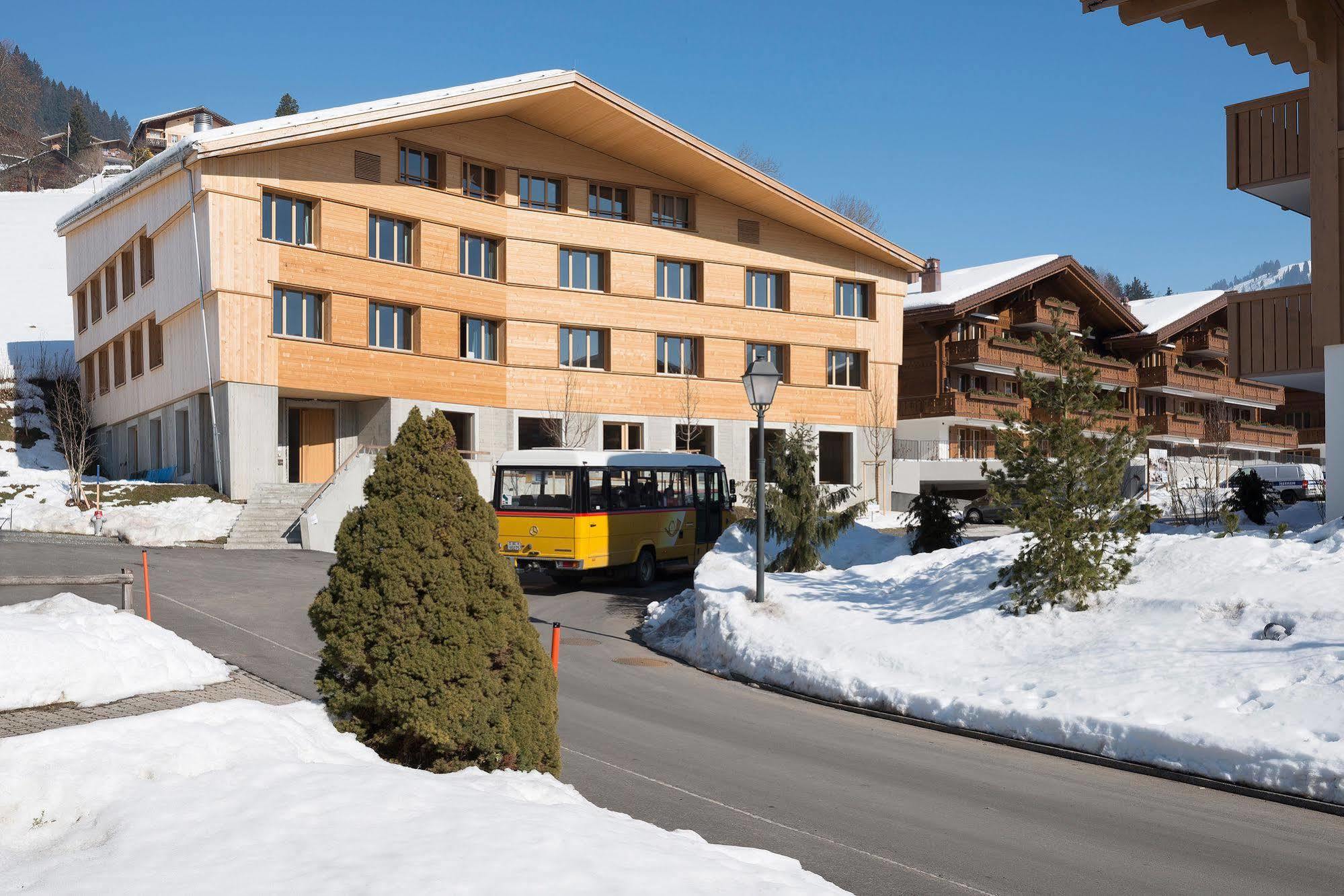 Saanen Gstaad Youth Hostel Exteriör bild